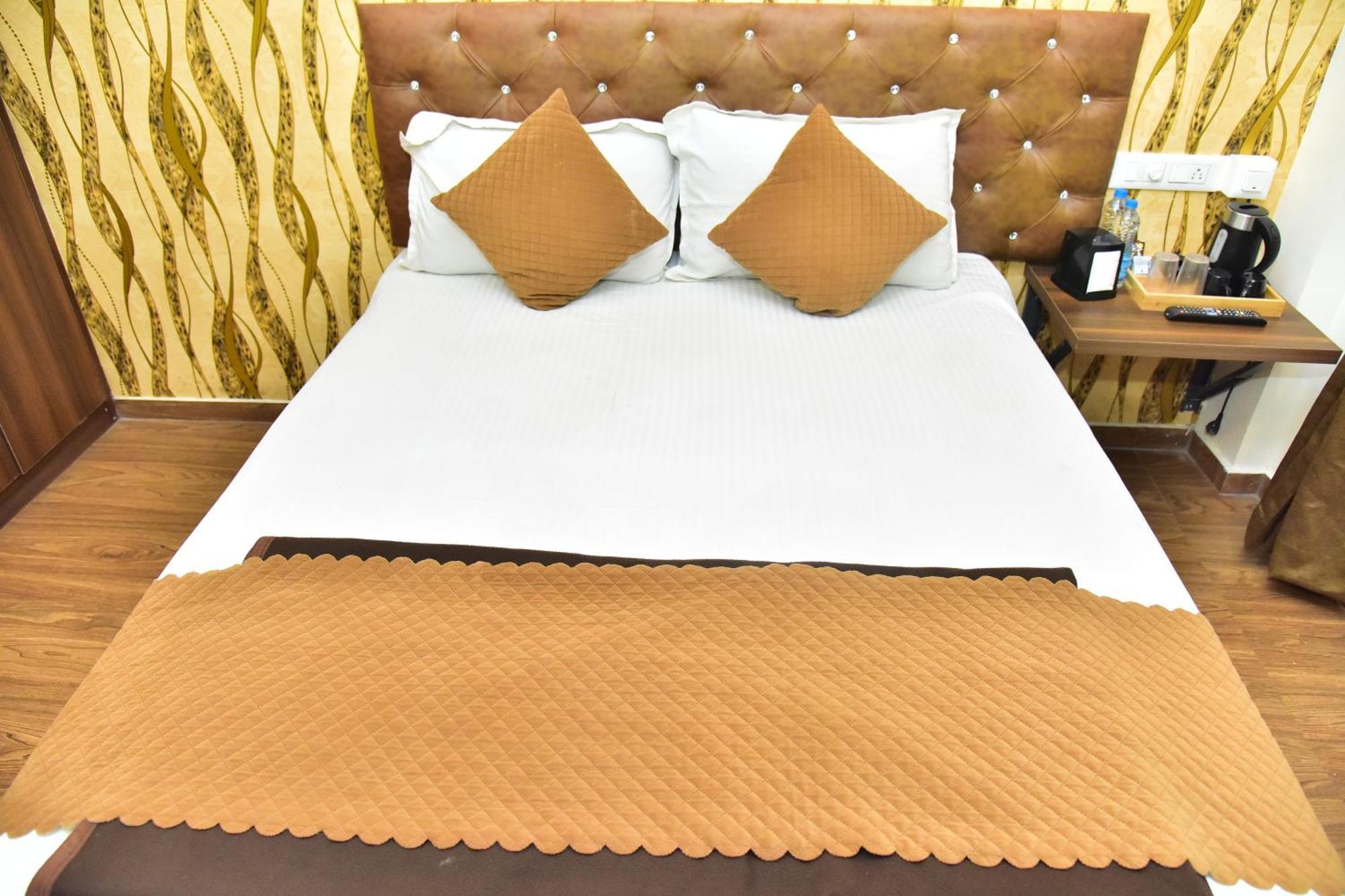 Meadows Inn Mysore Exteriör bild