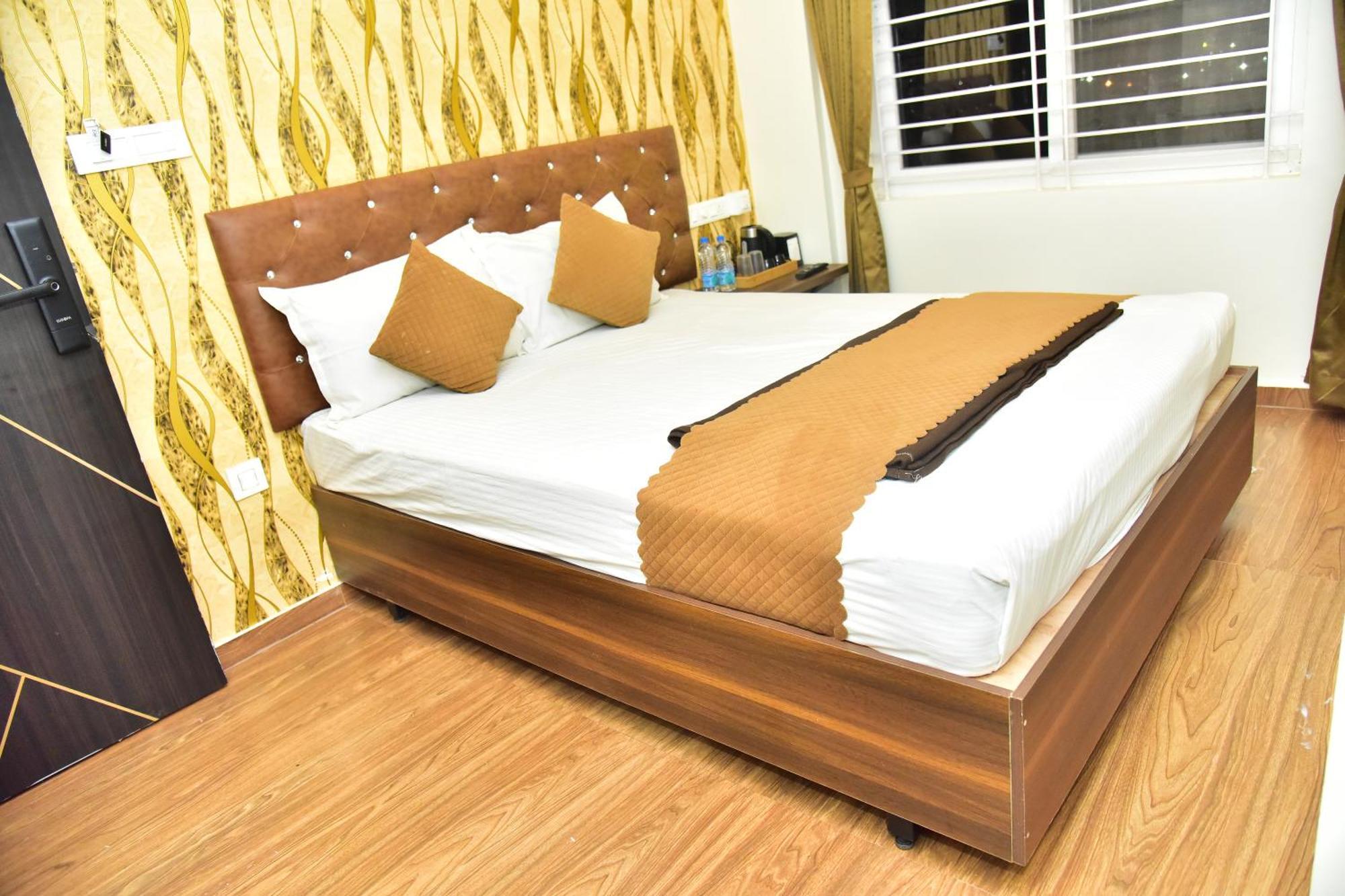 Meadows Inn Mysore Exteriör bild