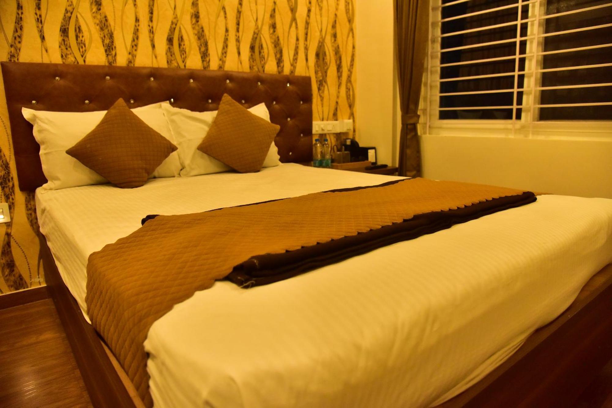 Meadows Inn Mysore Exteriör bild