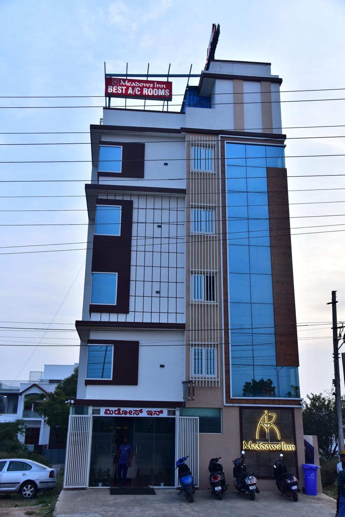 Meadows Inn Mysore Exteriör bild
